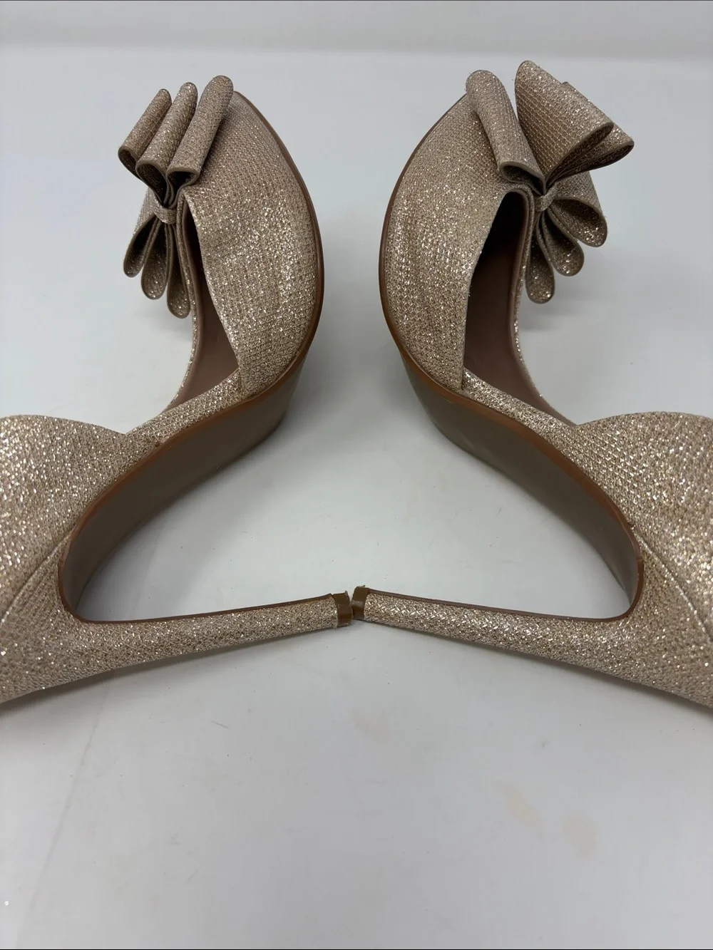 Betsey Johnson Champagne Glitter Bow Pointed-Toe Heeled Pumps Size 7